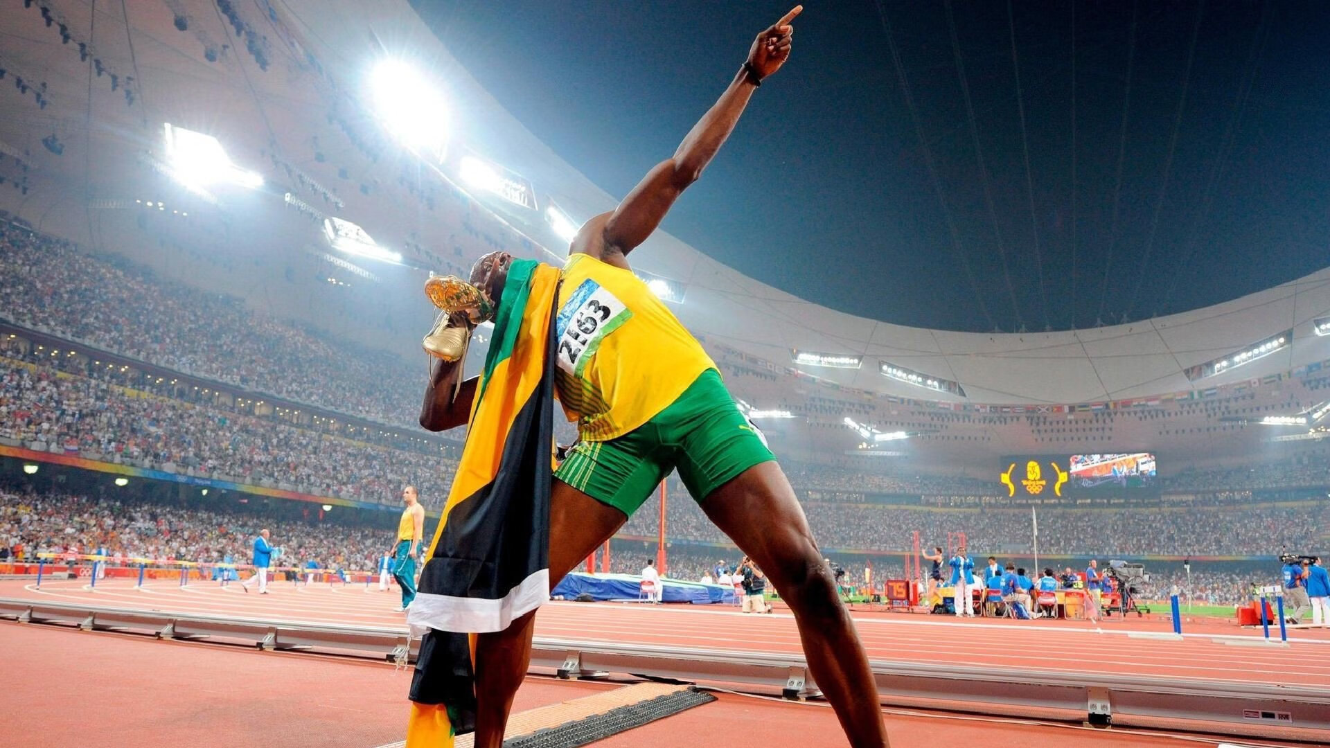 开云电子竞技-关键三分！张伟燃爆全场，北京逆转战胜上海，张伟战绩